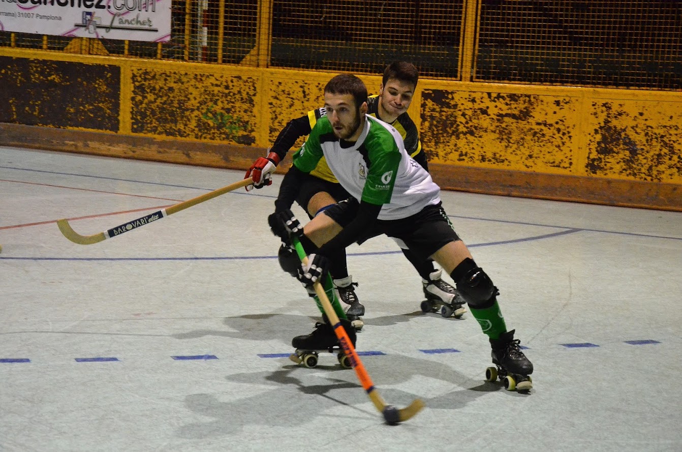 Galería de fotos del derbi jugado entre los equipos Lagunak y Oberena en Barañáin